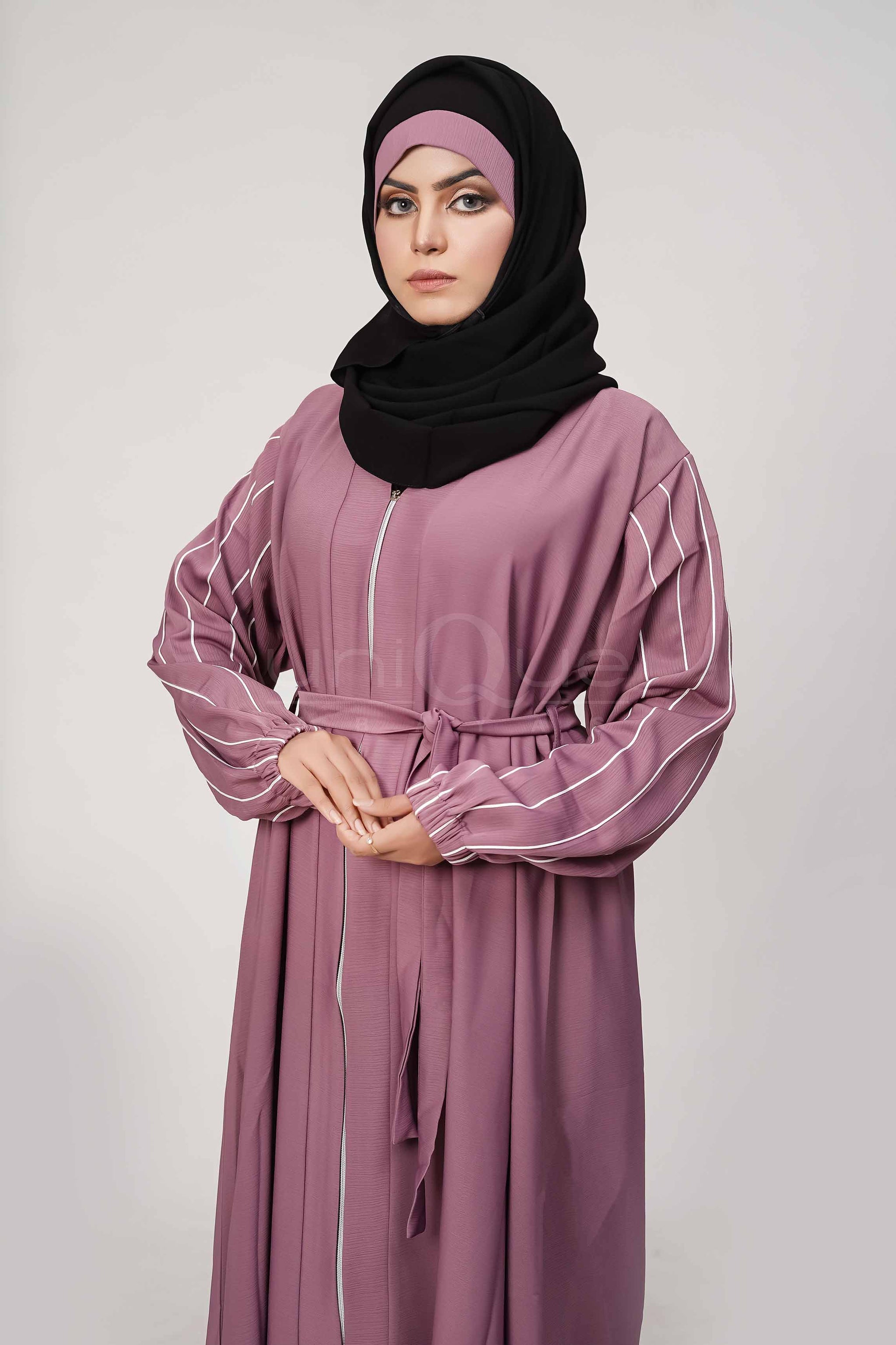 Full Zip Pink Abaya Uniquewallart Abaya For Women Front Side Close Up